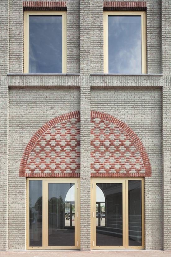 MONADNOCK_-_Stijn_Bollaert_-_facade_fragment